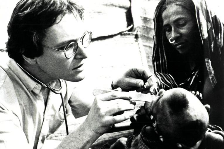 Ethiopie 1985. Sur la photo Dr. Rony Brauman président de MSF de 1982 à 1994.
