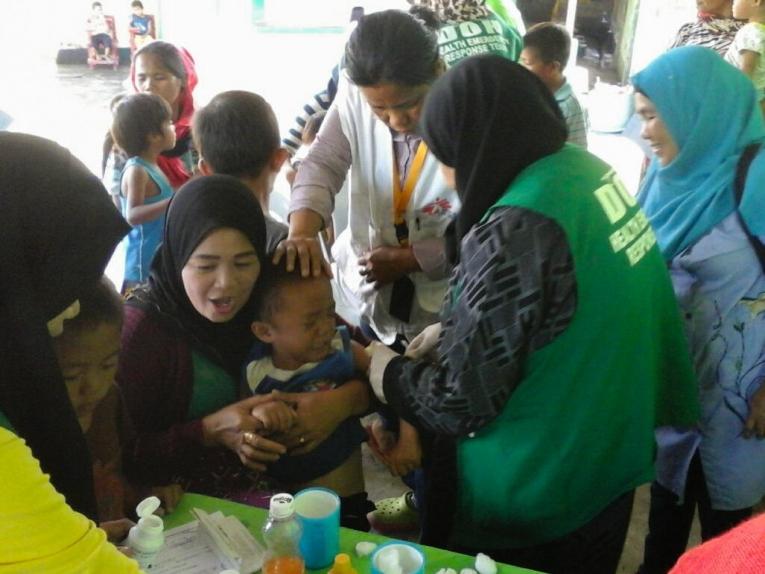 En collaboration avec l’Office de santé de la ville de Marawi, MSF a aidé à vacciner 5 638 enfants durant la récente épidémie de rougeole dans la région de Mindanao.
 © Shinjiro Murata/MSF