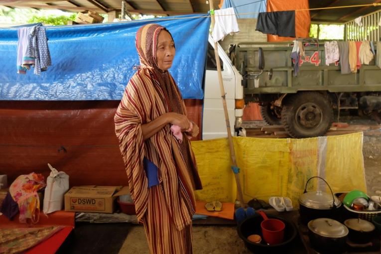 Mettre sa vie en suspens&nbsp;: durant le siège, seule une personne sur dix a pu se réfugier dans un camp officiel. La plupart ont trouvé refuge dans des abris informels, notamment des garages.
 © Baikong Mamid/MSF
