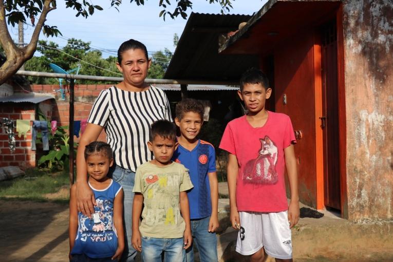Garith et ses quatre enfants habitent à Tame. Colombie. 2019.
 © MSF/Esteban Montaño