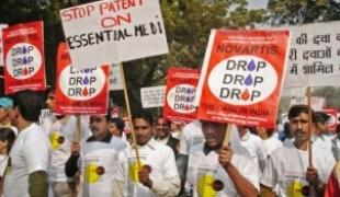 La compagnie pharmaceutique suisse Novartis a l'intention d'intenter un nouveau procès devant la Cour Suprême indienne  un recours qui inquiète MSF dans la mesure où les dispositions prévues dans la loi indienne sur les brevets ont prouvé leur effic