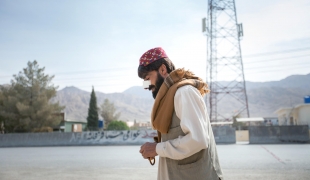 Abdul habite la ville de Muslimbagh dans la région du Balouchistan. Il suit un traitement contre la leishmaniose cutanée dans la clinique MSF de Kuchlak. Pakistan. 2018.