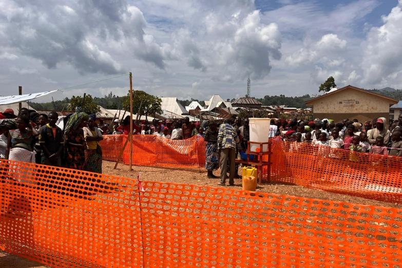 Des personnes déplacées par les conflits entre le M23, l'armée congolaise et leurs alliés respectifs à Bambo, dans la région du Nord-Kivu à l'est de la RDC, le 28 mai 2025.