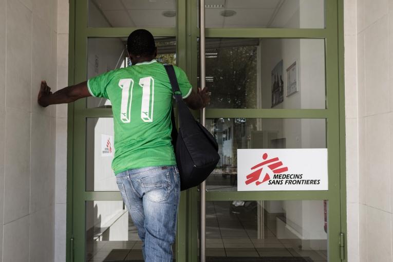 A l'entrée du Centre de Pantin dédié aux mineurs non-accompagnés.