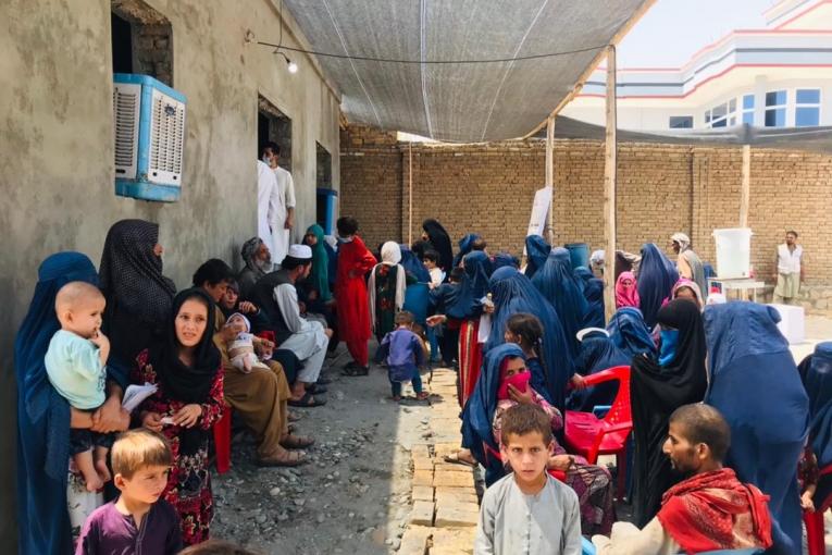 Le 6 juillet, MSF a installé une clinique temporaire pour les personnes déplacées par les violents combats autour de la ville de Kunduz. L'équipe a effectué plus de 3 400 consultations lors des 12 premiers jours.