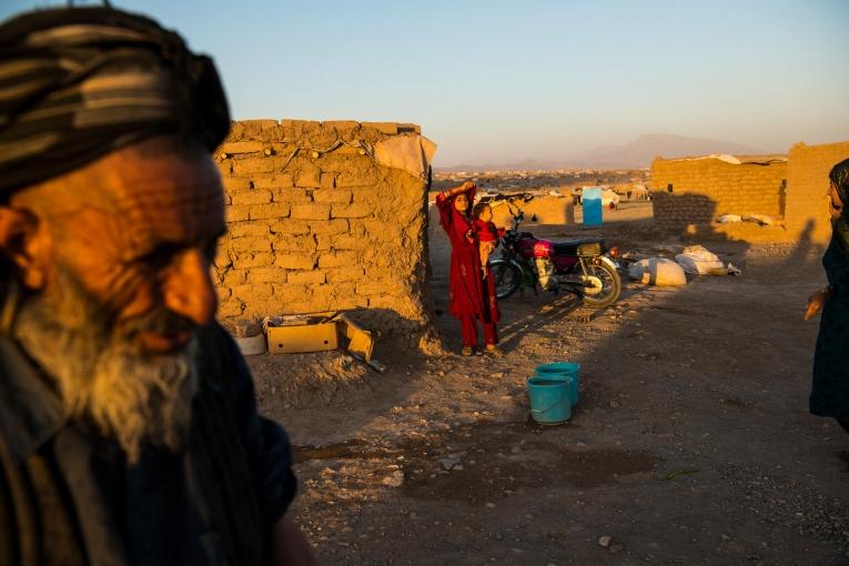Vue d'un camp de personnes déplacées installé en bordure d'Hérat. MSF gère une clinique à proximité du camp. Afghanistan. 2019.