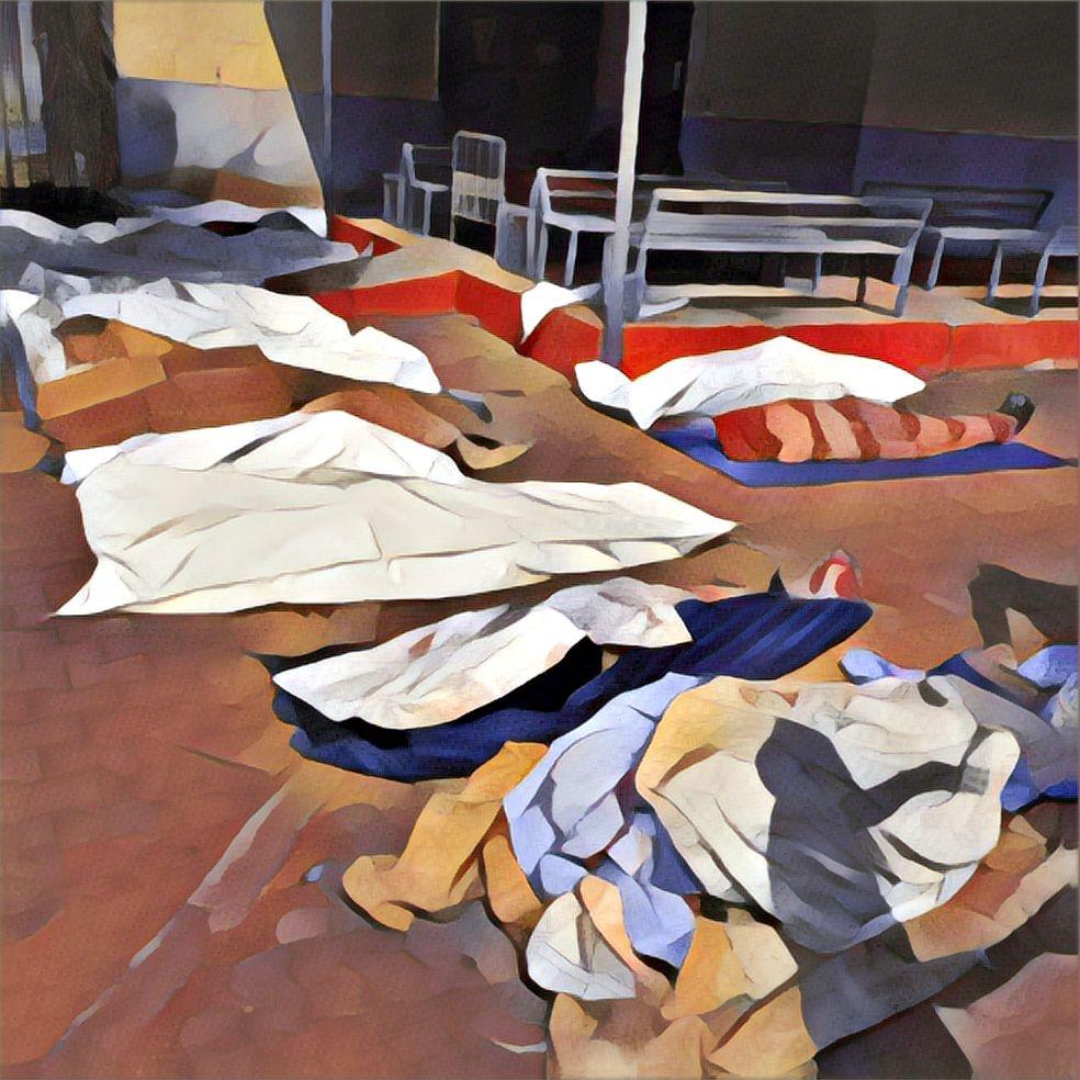 Illustration à partir d'une photographie prise par Marie Burton. Des personnes décédées à la suite d'une explosion sur un marché, le 10 septembre 2023. Hôpital universitaire Bashair, Khartoum, Soudan, septembre 2023. 