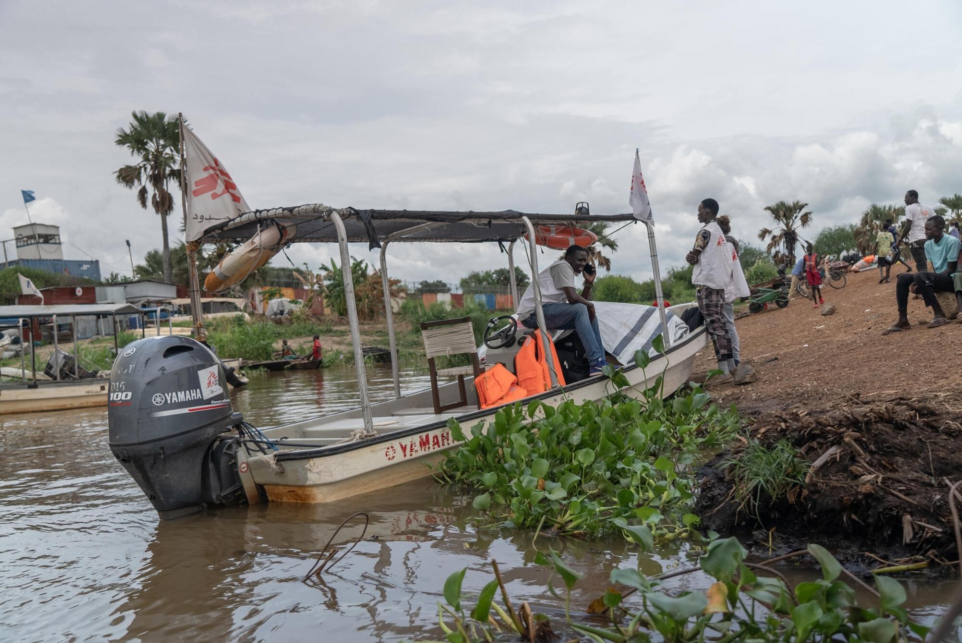 Toutes les deux semaines, la clinique mobile de MSF se déplace dans les villages les plus reculés, où les communautés n'ont pas accès aux soins. Old Fangak, Soudan du Sud, juillet 2024.