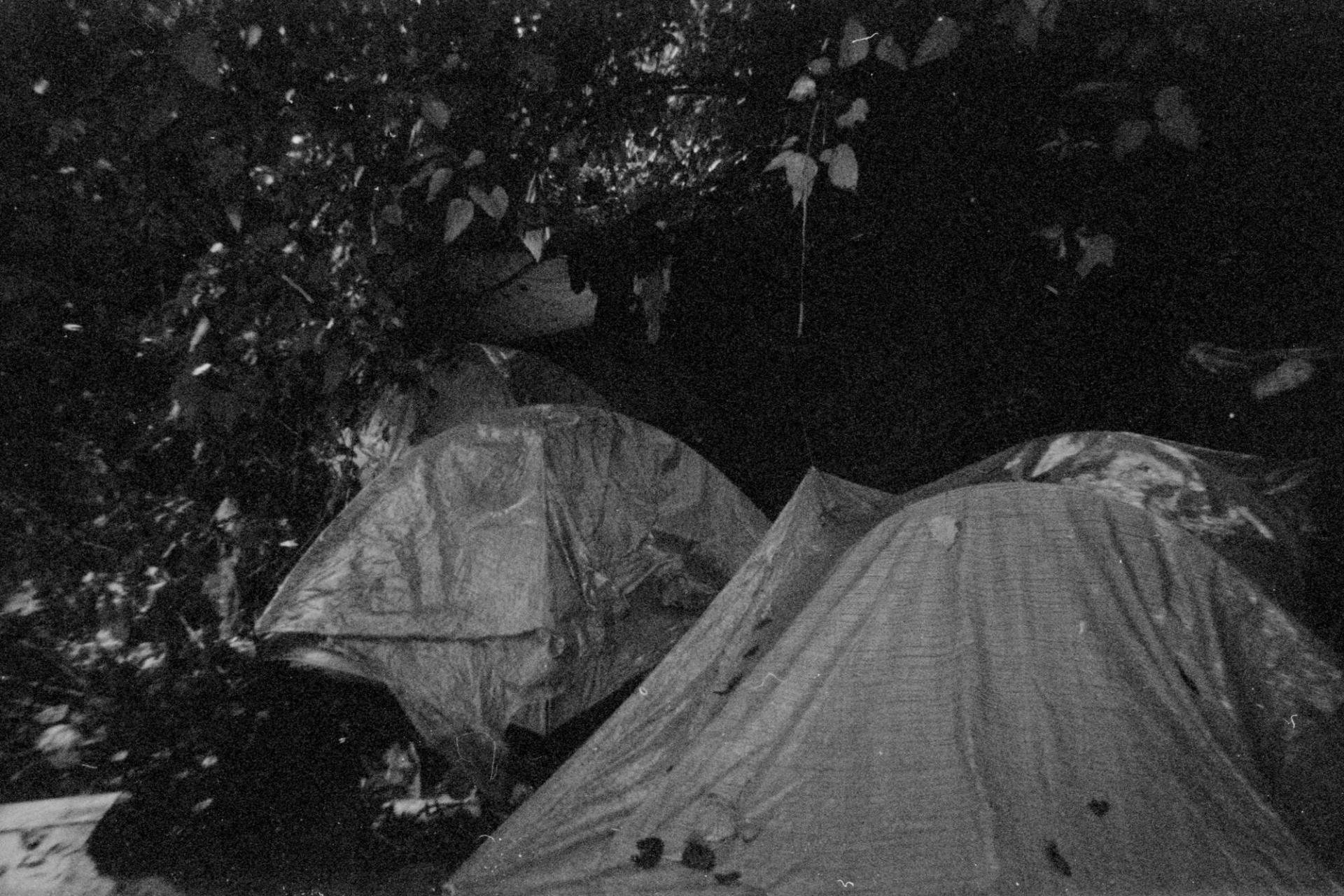 Des tentes dans un campement à Calais.