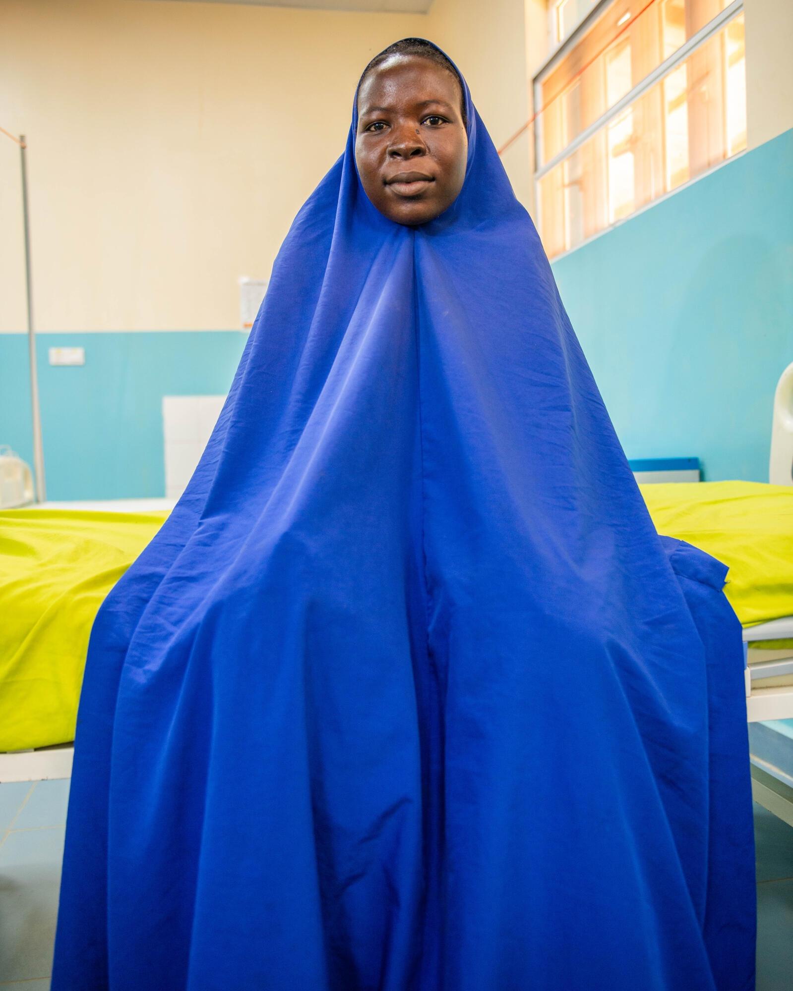 Fatmata Ali, une patiente âgée de 20 ans, a reçu une césarienne en urgence après son admission dans le centre.