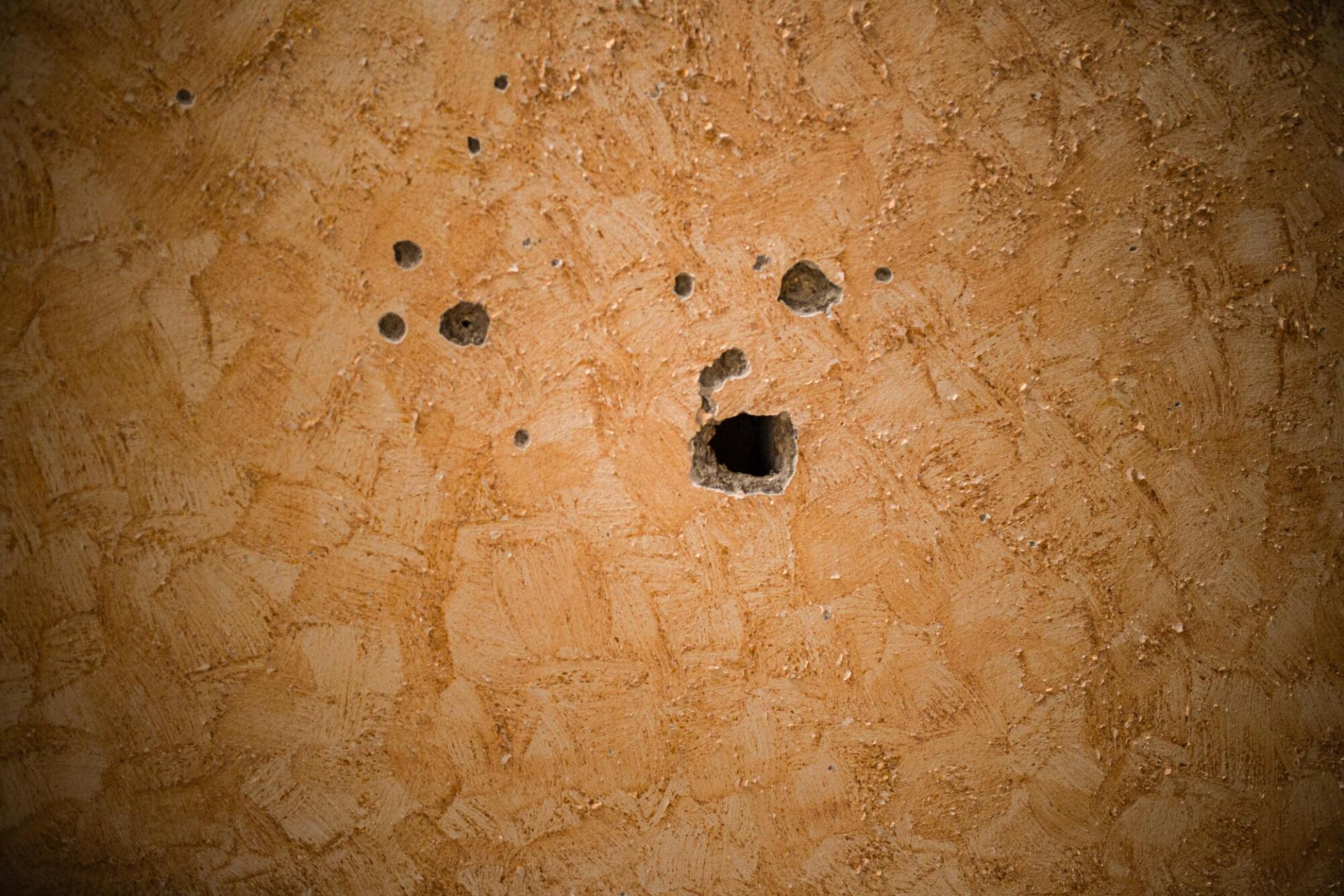 Impacts de balles sur le mur de l'une des maisons de Jénine, à la suite de plusieurs incursions de l'armée israélienne. Cisjordanie, septembre 2024.