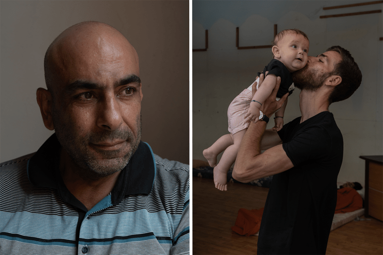 Imad, à gauche, et Abbas, à droite, avec son enfant, dans le refuge d'Azarieh à Beyrouth.
 © Antoni Lallican/Hans Lucas