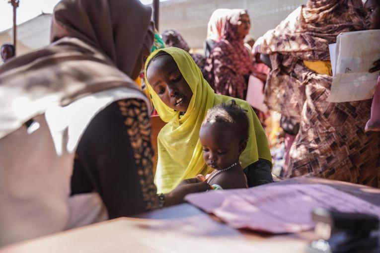 MSF gère une clinique dans le camp de Zamzam, à environ 15 km au sud-est d'El Fasher, où près d'un quart des enfants évalués dans le camp souffrent de malnutrition aiguë.
 © Mohamed Zakaria