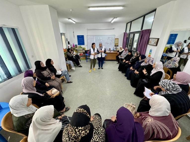 Des membres des équipes MSF lors d'une formation aux premiers secours dans le camp de réfugiés de Nur Shams à Tulkarem. Octobre 2024. Cisjordanie.
 © Oday Alshobaki/MSF