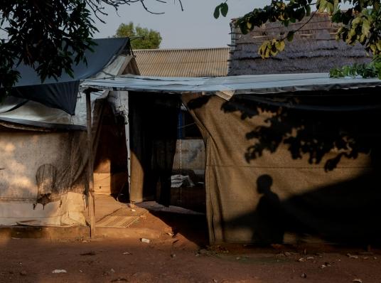 Des tentes ont été installées pour augmenter la  capacité d'accueil de l'hôpital d'État d'Aweil. Octobre 2021.