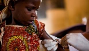 Niger avril 2009. MSF vaccine contre la méningite.