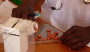 Plus de 80% des médicaments utilisés par MSF dans ses programmes de lutte contre le sida viennent de producteurs de génériques indiens.