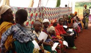 En début d\'année 2010 le Burundi connait une recrudescence importante des cas de paludisme. Pour répondre à l\'épidémie MSF met en place 7 sites de consultations avancées dans la province de Karuzi qui recense plus de 340 000 cas entre les mois de