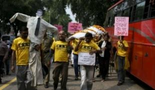 Des patients et des activistes ont protesté contre l\'accord de libre échange à New Delhi en octobre 2010