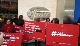 MSF interpelle Pfizer à l'occasion de l'assemblée des actionnaires le 23 avril 2015 aux Etats Unis. MSF