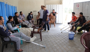 Le samedi 14 avril, les équipes de Médecins Sans Frontières ont exceptionnellement ouvert la clinique de Khan Younis pour fournir des soins postopératoires aux personnes blessés par balles ces dernières semaines. Palestine. 2018.