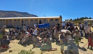 Les habitants de Lat, un village reculé d'Amahara dans  le nord de l'Ethiopie attendent de recevoir des soins par les équipes de MSF en clinique mobile 