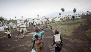 Depuis novembre 2012 50 000 déplacés ont fui les violences dans la province du Nord Kivu et se sont installés à Bulengo près de Goma. L’aide humanitaire y est largement insuffisante. MSF est aujourd’hui l’une des rares organisations à y interv