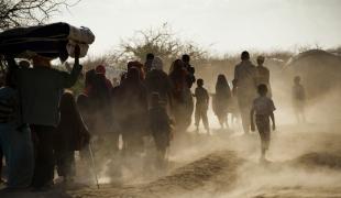 Alors que la date de la fermeture du plus grand camp de réfugiés au monde se rapproche et que des milliers de personnes commencent à retourner dans une Somalie ravagée par la guerre Médecins Sans Frontières (MSF) demande à ce que d’autres alterna