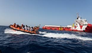 Le Prudence durant un sauvetage en Mer Méditerranée Andrew McConnell/Panos Pictures
