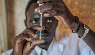 Campagne de vaccination contre le pneumocoque dans le camp de Yida au Soudan du Sud en 2013. Yann Libessart/MSF