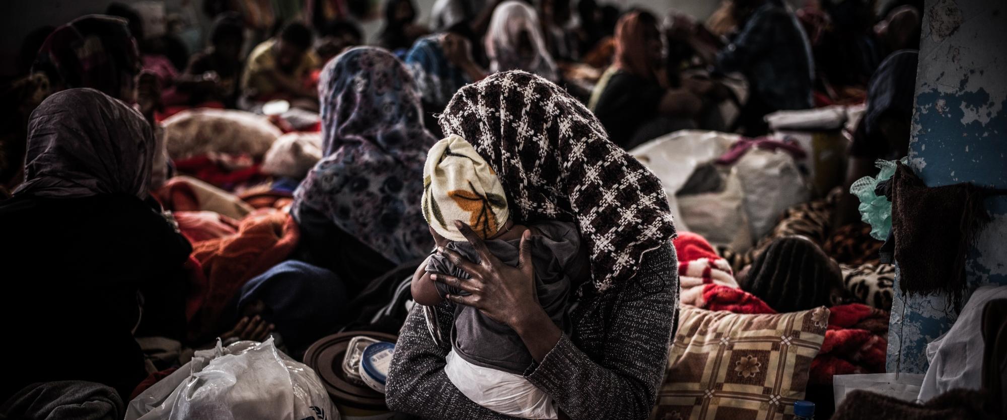 Femmes et enfants détenus dans le centre de détention de Sorman réservé aux femmes, à environ 60 km à l'ouest de Tripoli, en Libye. 